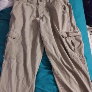 Men's Wrangler khaki cargo workpants 32-30